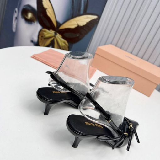 Riemchenpumps mit Schnalle – Bild 2