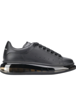 Oversize Schwarz mit transparenter Sohle