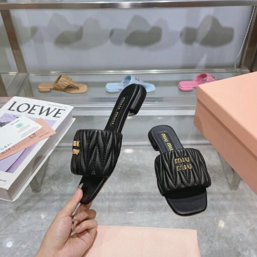 Gestepptes Nappaleder-Pantoletten Schwarz – Bild 4